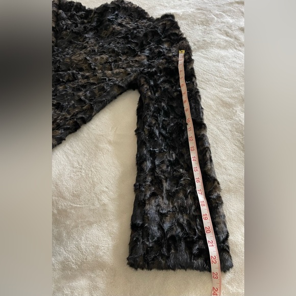 Jeanne Beker Chic Faux Fur Jacket - Black&Brown. See Video for texture & colour. - Picture 16 of 16